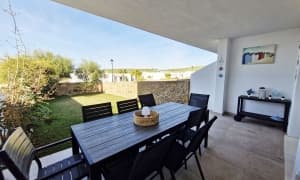 En venta apartamento bajo con jardin en  urbanización recién estrenada.